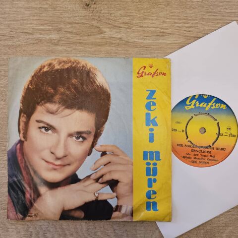 Zeki Müren – Tövbeler Tövbesi / Bir Sokak Çeşmesi Oldu Gençliğim 45LİK PLAK