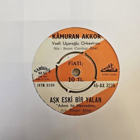 Kamuran Akkor – Aşk Eski Bir Yalan / Kokladığım İlk Ve Son Çiçeksin 45LİK PLAK
