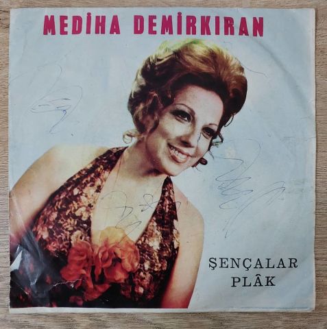 Mediha Demirkıran – Dudaklarımda Arzu / Postacı 45LİK PLAK