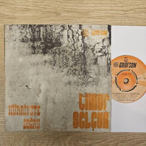 Timur Selçuk – Hürriyete Doğru / Karantinalı Despina 45LİK PLAK