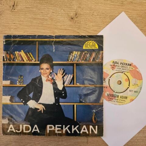 Ajda Pekkan – Sevdiğim Adam / Boşvermişim Dünyaya 45LİK PLAK