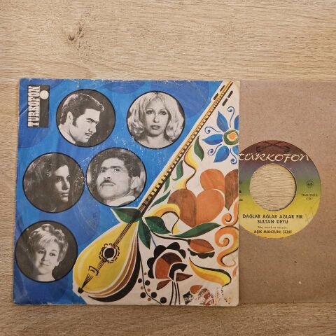 Aşık Mahzuni Şerif – Açılın Kapılar Şaha Gidelim / Dağlar Ağlar Ağlar Pir Sultan Deyu 45LİK PLAK...