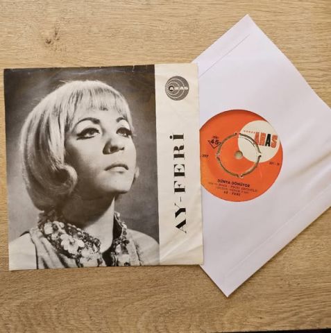 AYFERİ - BEBEK / DÜNYA DÖNÜYOR 45LİK PLAK