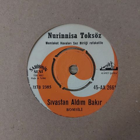 Nurinnisa Toksöz – Yüce Dağ Başında / Sivastan Aldım Bakır (Bombili) 45LİK PLAK