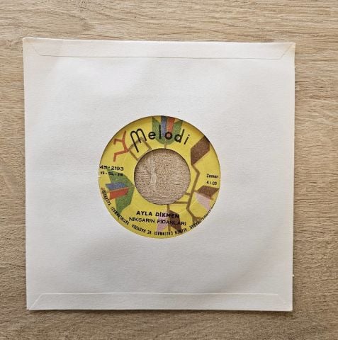 Ayla Dikmen – Niksarın Fidanları / Ay Kız Adın Yamandır 45LİK PLAK