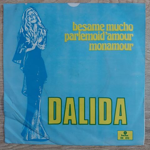 Dalida – Besame Mucho / Parle-Moi D'Amour Mon Amour 45LİK PLAK