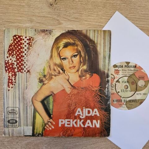 Ajda Pekkan – Kimdir Bu Sevgili / Onu Bana Bırak 45LİK PLAK