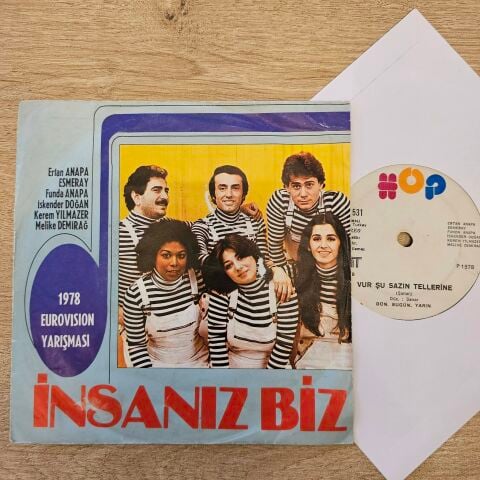 Ertan Anapa, Esmeray, Funda Anapa, İskender Doğan, Kerem Yılmazer, Melike Demirağ – İnsanız Biz (1978 Eurovision Yarışması) 45LİK PLAK...