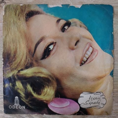 Nesrin Sipahi – Ağla Gitar / Gül Oğlan, Azeri Türkü 45LİK PLAK