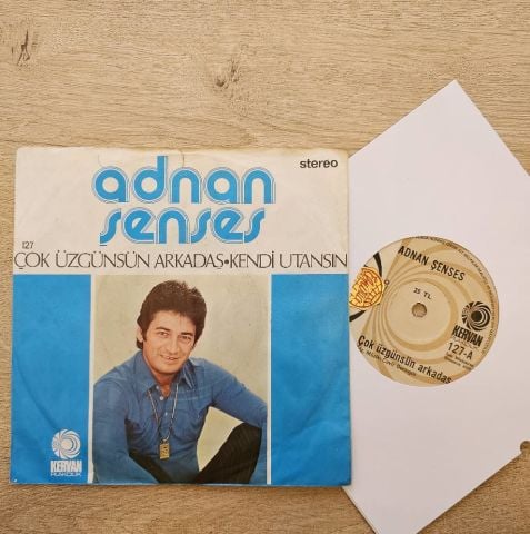ADNAN ŞENSES - ÇOK ÜZGÜNSÜN ARKADAŞ 45LİK PLAK