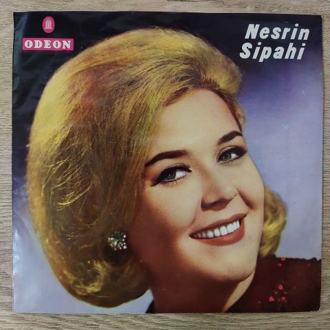 Nesrin Sipahi – Kederli Günlerimde / Sus Sus Sus 45LİK PLAK