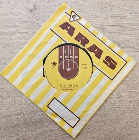 ADNAN ŞENSES - SENEDE BİR GÜN 45LİK PLAK