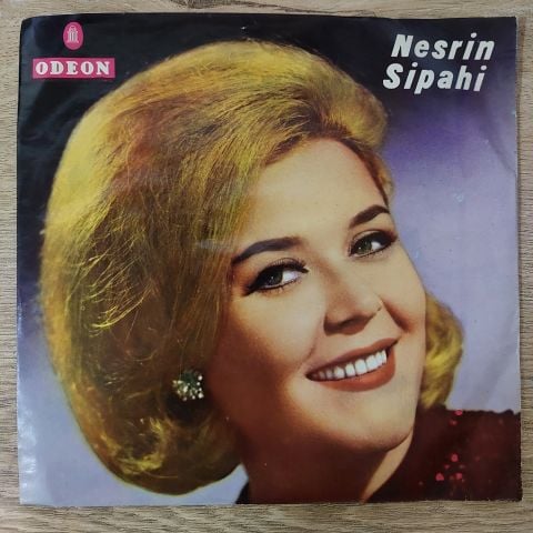 Nesrin Sipahi – Dağlarda Duman Güzeldir / Yalan 45LİK PLAK