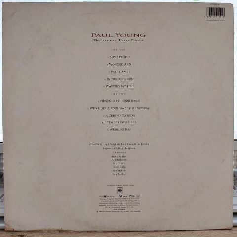 Paul Young – Between Two Fires LP PLAK