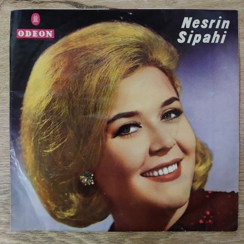 Nesrin Sipahi – Kalbsiz / İçin İçin Yanıyor Bu Gönlüm 45LİK PLAK
