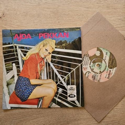 Ajda Pekkan – Durdurun Şu Zamanı / Yaşamak Ne Güzel Şey 45LİK PLAK