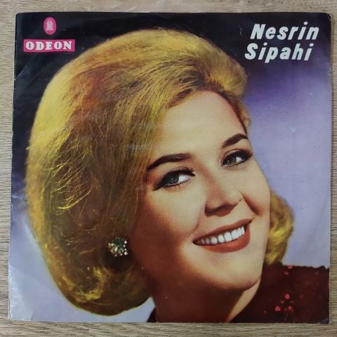 Nesrin Sipahi – Ellerim Böyle Boş Mu Kalacaktı / Böyle Mi Olacaktı Bu Aşkın Hikayesi 45LİK PLAK...
