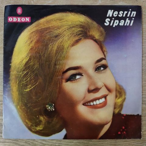 Nesrin Sipahi – Gül Ağacı Değilem / Süreyya 45LİK PLAK