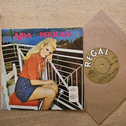 Ajda Pekkan – Sen Bir Yana, Dünya Bir Yana, İçiyorum 45LİK PLAK