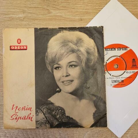 Nesrin Sipahi – Fakir Bir Şairim / İzmirlim 45LİK PLAK