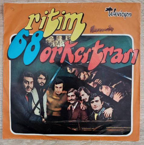 Ritim 68 Orkestrası – Yalancı Dünya / Yalnızlık - Firari Aşıklar 45LİK PLAK