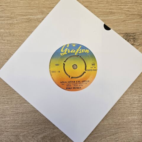 Zeki Müren – Ağla Gitar Çal Gitar / Bir Kerre Bakanlar 45LİK PLAK
