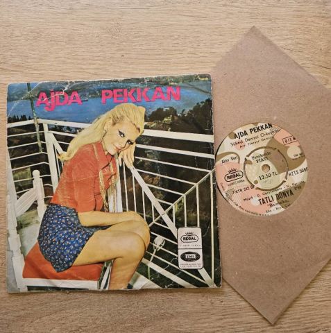 Ajda Pekkan – Tatlı Dünya / Ben Bir Köylü Kızıyım 45LİK PLAK