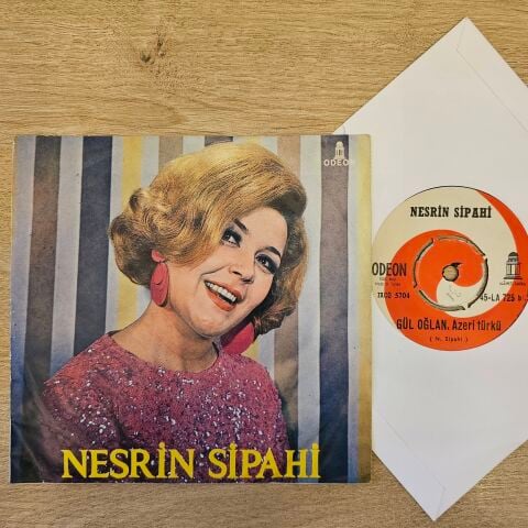 Nesrin Sipahi – Ağla Gitar / Gül Oğlan, Azeri Türkü 45LİK PLAK