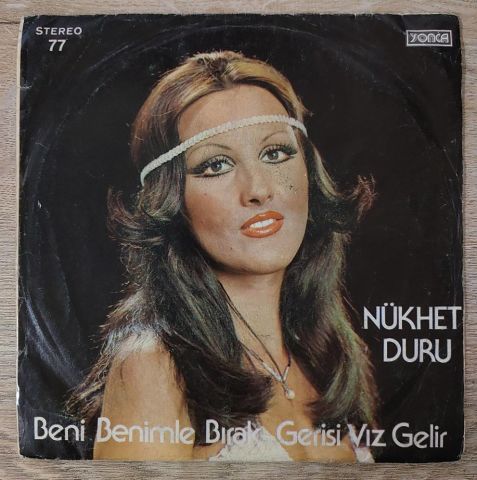 Nükhet Duru – Beni Benimle Bırak / Gerisi Vız Gelir 45LİK PLAK
