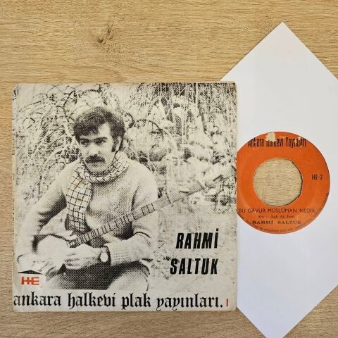 Rahmi Saltuk – Bu Gavur Müslüman Nedir / Ne Haldayım Ela Gözün Süzenler 45LİK PLAK