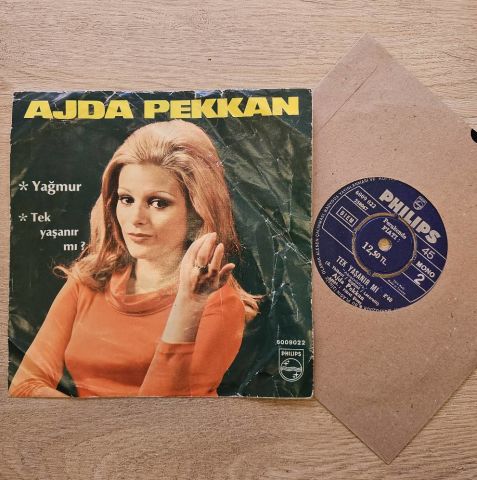Ajda Pekkan – Yağmur / Tek Yaşanır Mı 45LİK PLAK