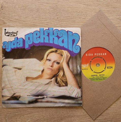 Ajda Pekkan – Olanlar Oldu Bana / Çapkın Satıcı 45LİK PLAK