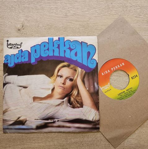 Ajda Pekkan – Olanlar Oldu Bana / Çapkın Satıcı 45LİK PLAK