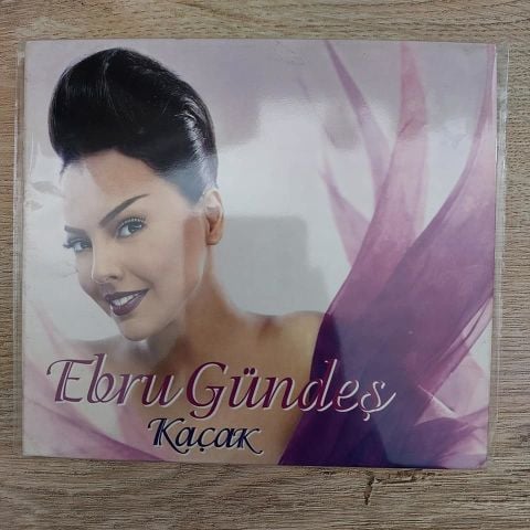 EBRU GÜNDEŞ - KAÇAK CD