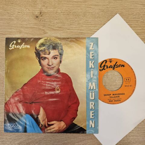 Zeki Müren – Şarap Mahzende Yıllanır / Solsanda Sararsanda 45LİK PLAK