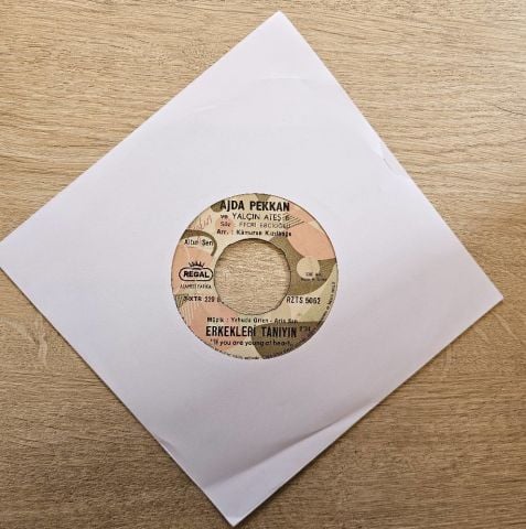 Ajda Pekkan – İki Yüzlü Aşk / Erkekleri Tanıyın 45LİK PLAK