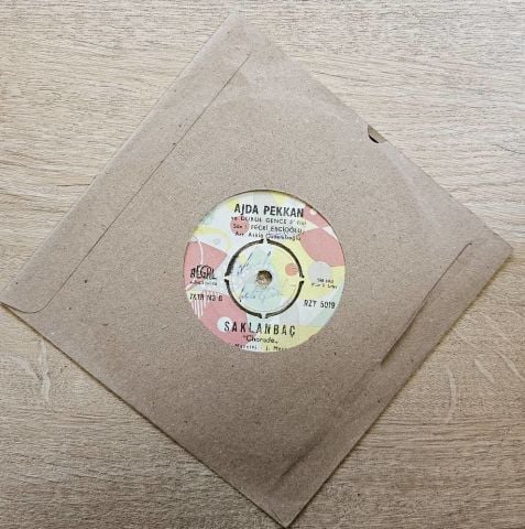 Ajda Pekkan – Oyalama Beni / Saklanbaç 45LİK PLAK