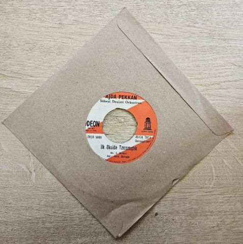 AJDA PEKKAN - İLK OKULDA TANIŞMIŞTIK SEVİYORUM 45LİK PLAK