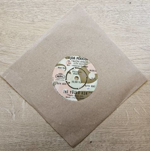 Ajda Pekkan – İki Yüzlü Aşk / Erkekleri Tanıyın 45LİK PLAK