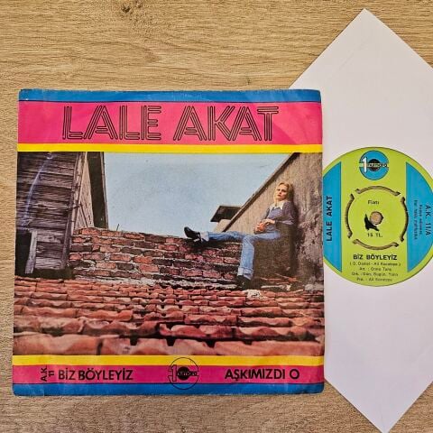 Lale Akat – Biz Böyleyiz / Aşkımızdı O 45LİK PLAK