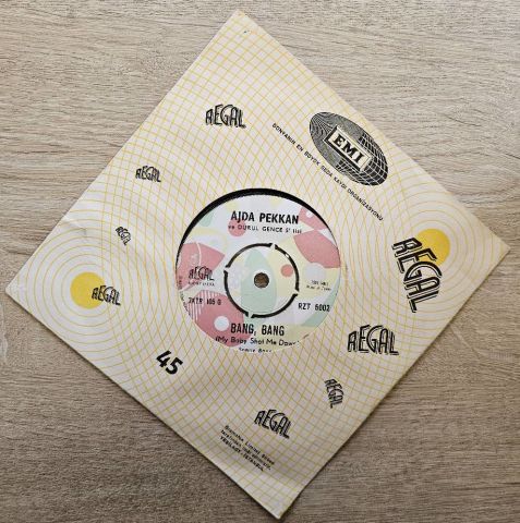 Ajda Pekkan – Bang, Bang / İki Yabancı 45LİK PLAK