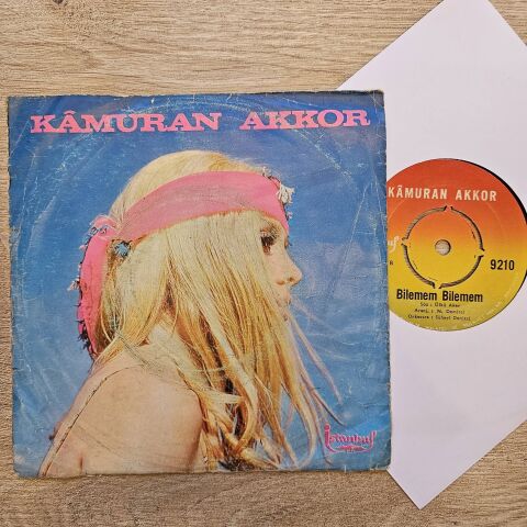 Kamuran Akkor – Olur Mu Dersin / Bilemem Bilemem 45LİK PLAK
