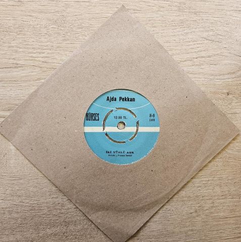 Ajda Pekkan – İki Yüzlü Aşk / Erkekleri Tanıyın 45LİK PLAK