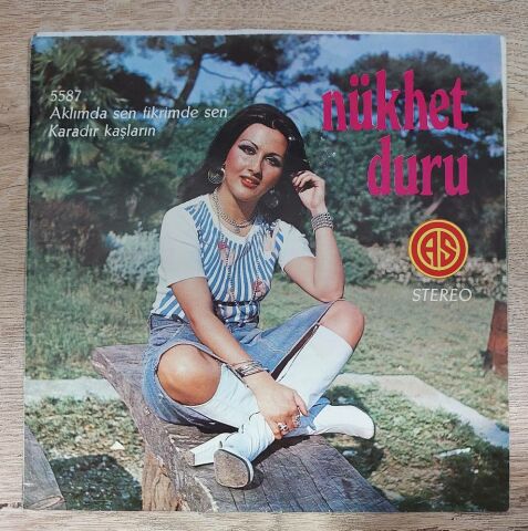 Nükhet Duru – Aklımda Sen Fikrimde Sen / Karadır Kaşların 45LİK PLAK