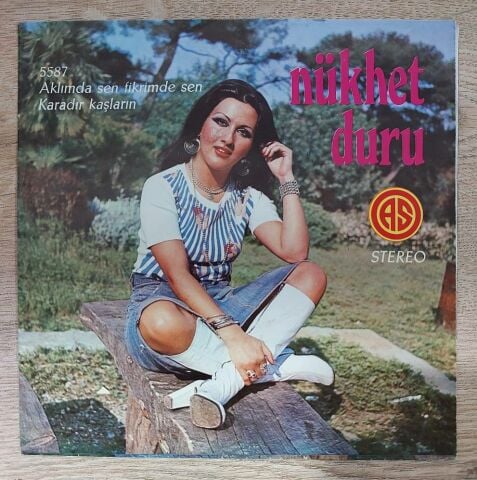 Nükhet Duru – Aklımda Sen Fikrimde Sen / Karadır Kaşların 45LİK PLAK