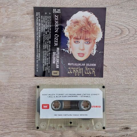 ZERRİN ÖZER - MUTLULUKLAR DİLERİM KASET