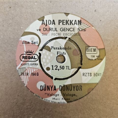 Ajda Pekkan – Dünya Dönüyor / Üç Kalp 45LİK PLAK