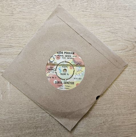 Ajda Pekkan – Sevdiğim Adam / Boşvermişim Dünyaya 45LİK PLAK