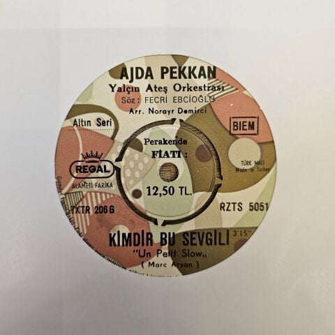 Ajda Pekkan – Kimdir Bu Sevgili / Onu Bana Bırak 45LİK PLAK