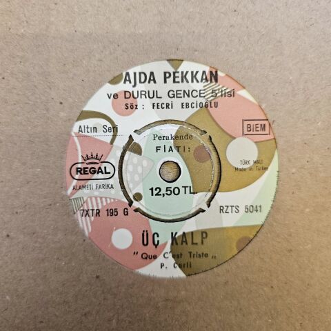 Ajda Pekkan – Dünya Dönüyor / Üç Kalp 45LİK PLAK